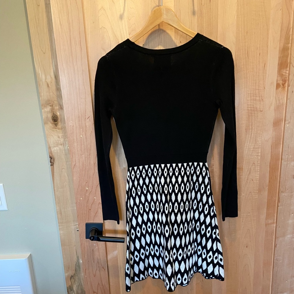 Knit black and white dress